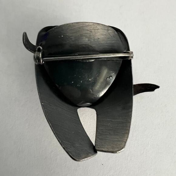 Distressed silver tone elephant pin brooch - Picture 4 of 8